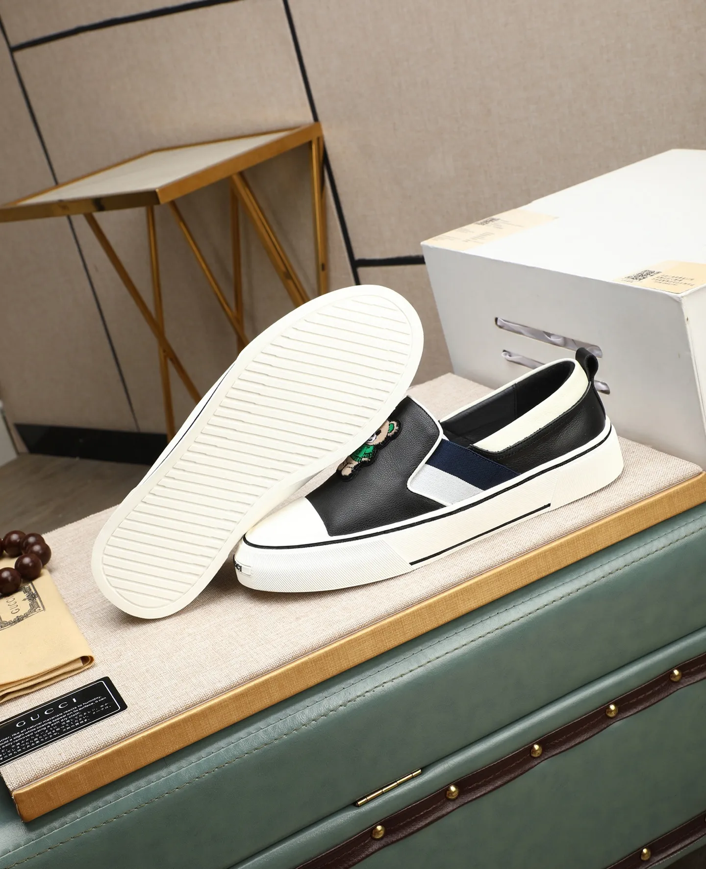 Men's shoes 💰460 GUCCI🔍🔍The latest models are on sale at the same time at the counter. Original calfskin imported from Italy, genuine leather lining, (high-end, extravagant, and classy) with exquisite workmanship. Soles: Original soles specially provided by the original factory. ⚠Exclusive double-layer movable molded soles are super comfortable⚠. Photos of the real thing🎬The real thing is even better🔍🔍"High quality·Follow the order" Code number 38-44